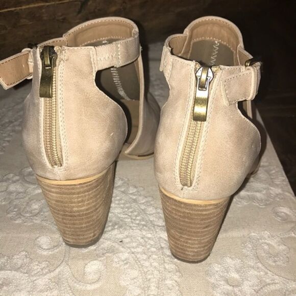 Catherine Malandrino Fimby Pointed Toe - Picture 6 of 11